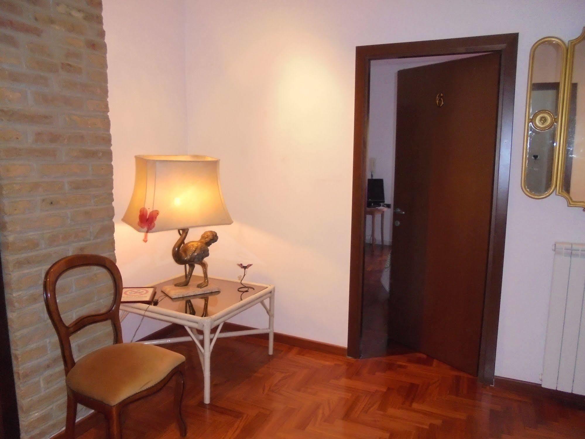 Max House Bed and Breakfast Rome Buitenkant foto